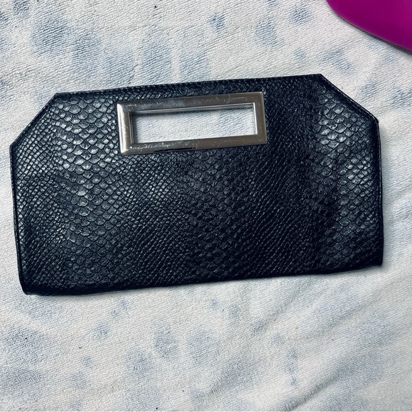Leather Express Clutch - Picture 3 of 11